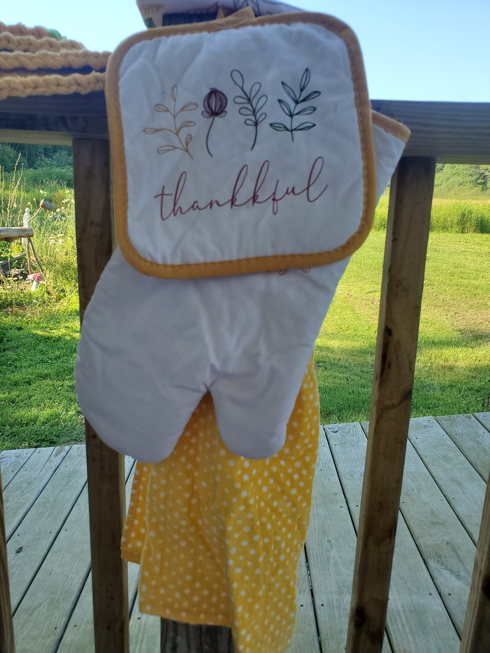 Thankful Embroidered White & Mustard Kitchen Linen Set by - Picture 2 of 4
